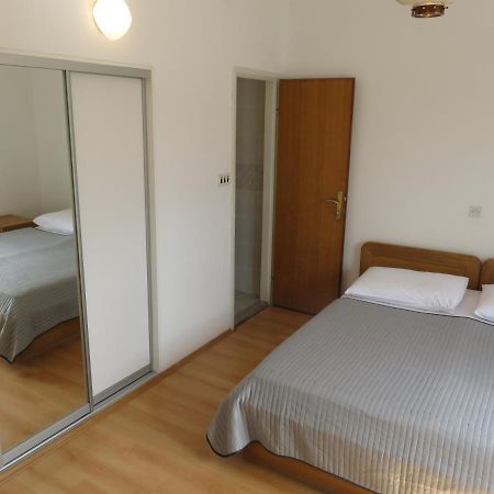 Apartmani Mm Starigrad Paklenica Luaran gambar