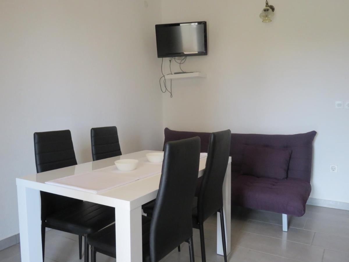 Apartmani Mm Starigrad Paklenica Luaran gambar
