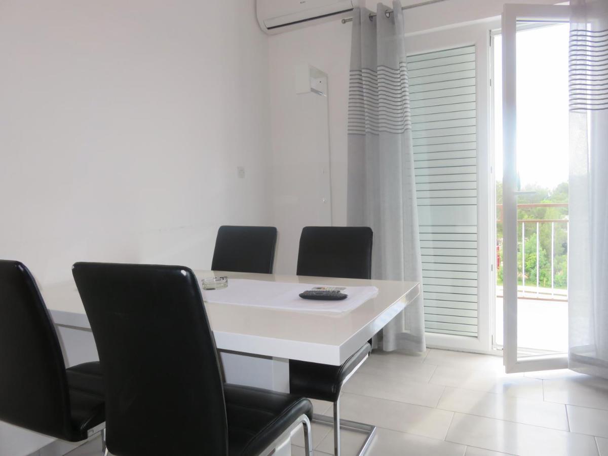 Apartmani Mm Starigrad Paklenica Luaran gambar