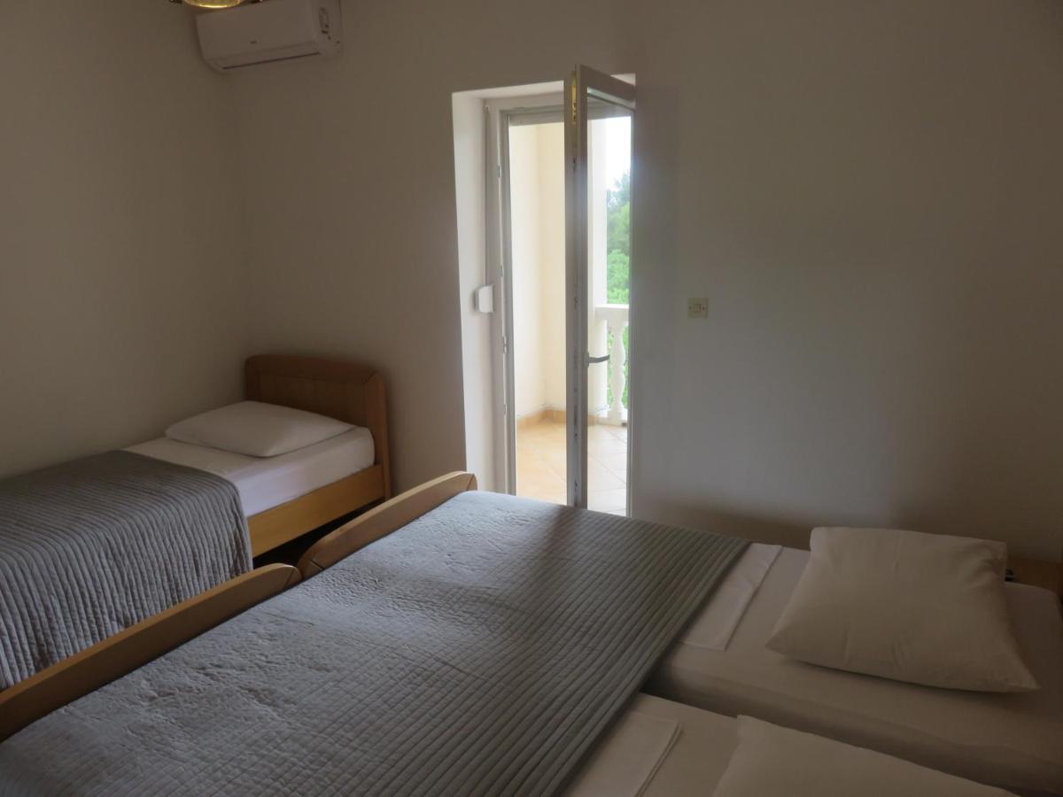 Apartmani Mm Starigrad Paklenica Luaran gambar