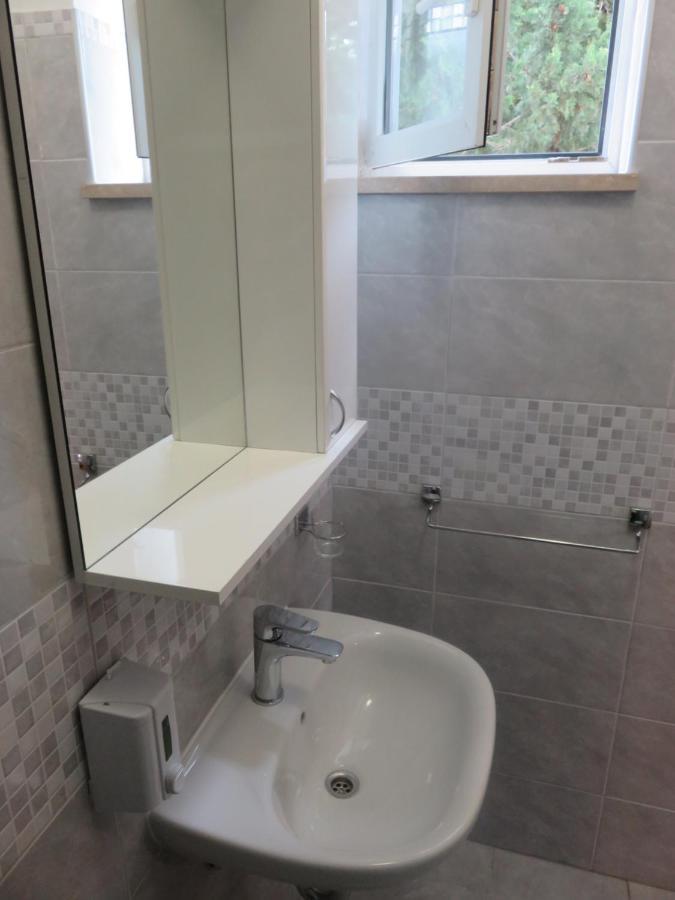 Apartmani Mm Starigrad Paklenica Luaran gambar
