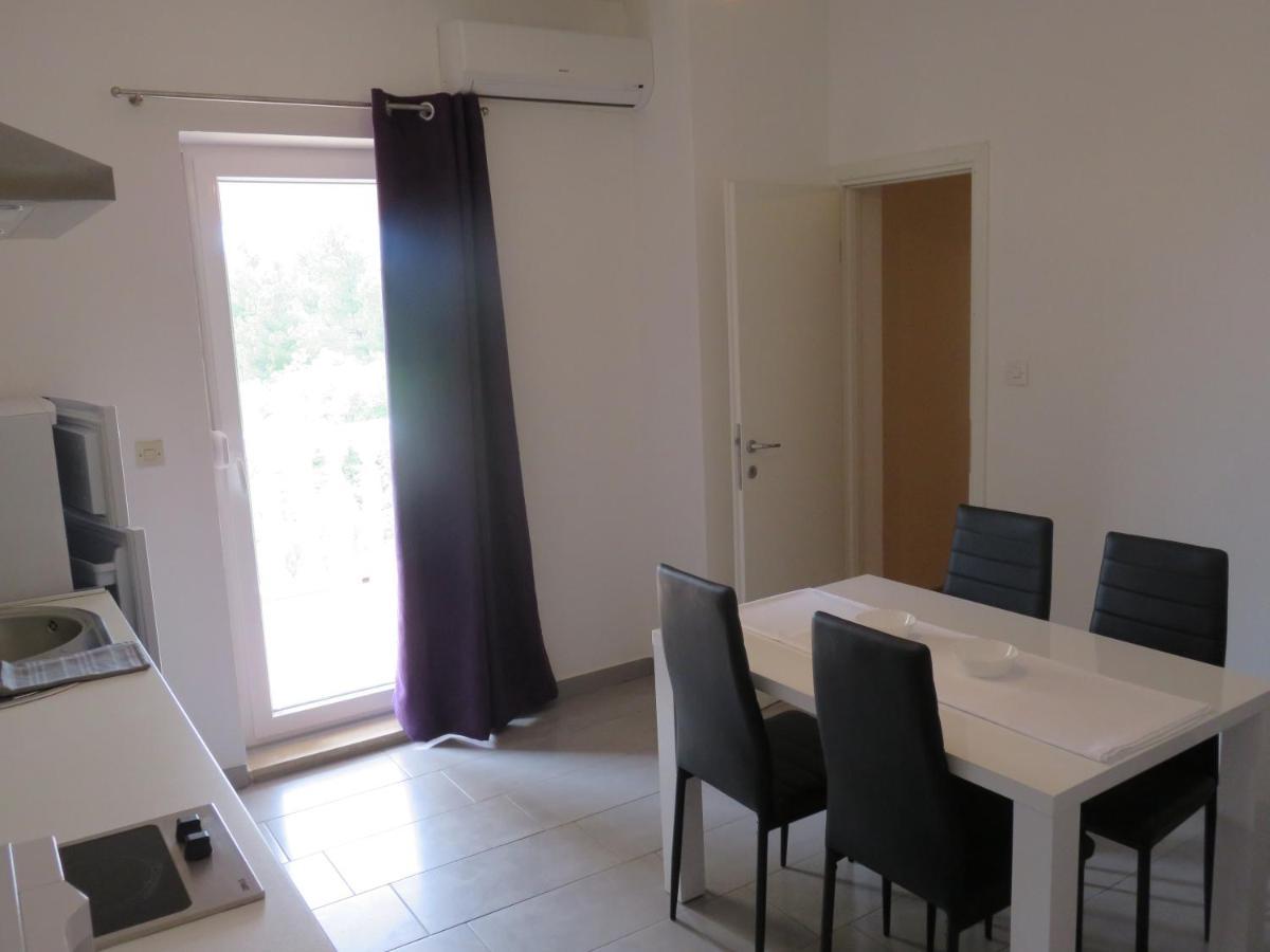 Apartmani Mm Starigrad Paklenica Luaran gambar