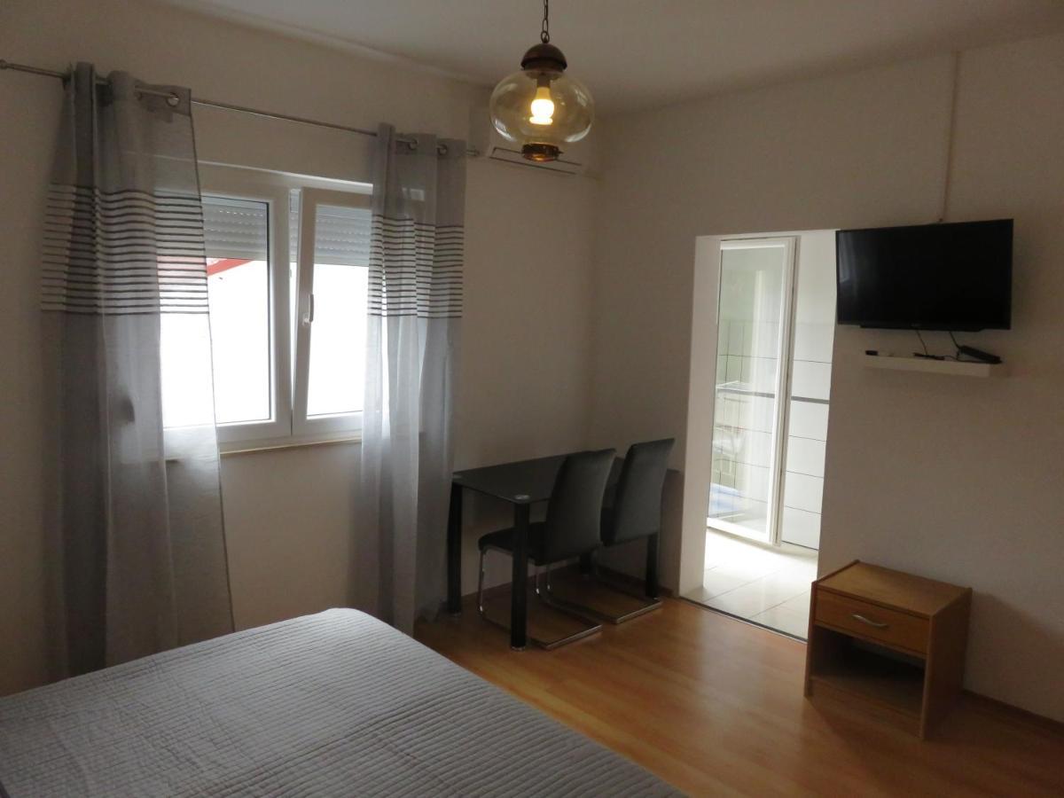 Apartmani Mm Starigrad Paklenica Luaran gambar