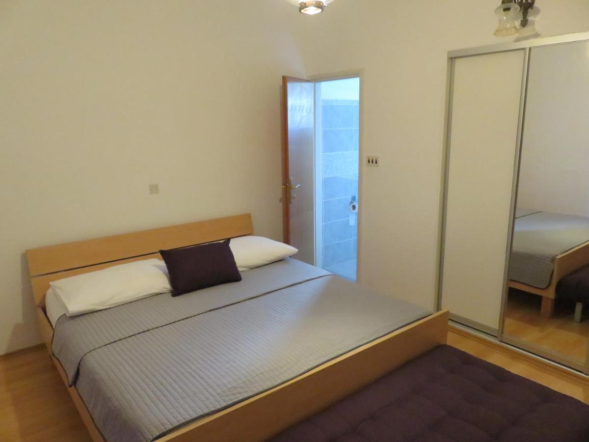 Apartmani Mm Starigrad Paklenica Luaran gambar