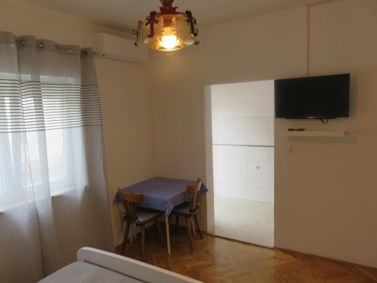 Apartmani Mm Starigrad Paklenica Luaran gambar