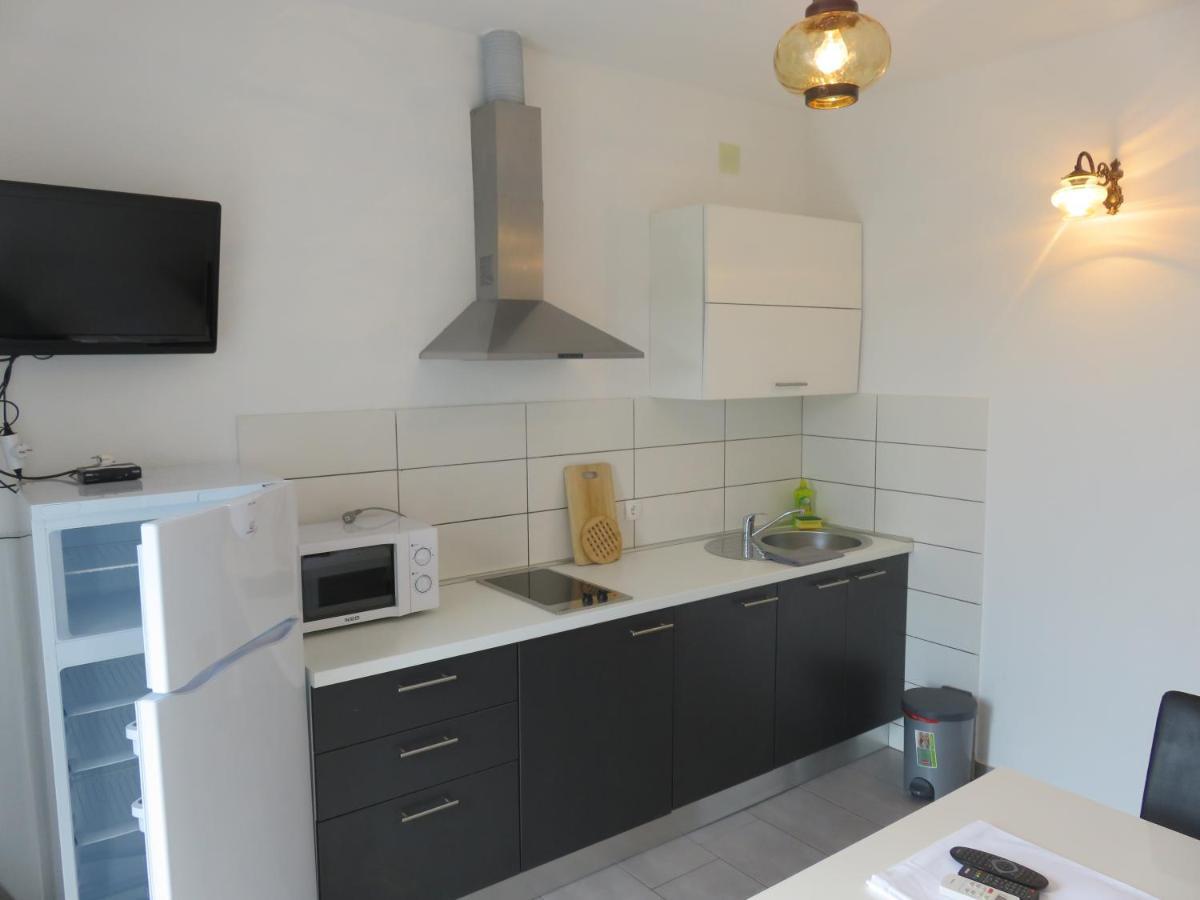 Apartmani Mm Starigrad Paklenica Luaran gambar